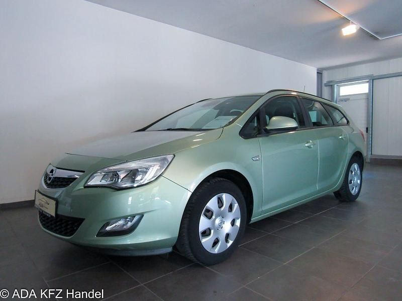Gebraucht Opel Astra Edition 120 PS (88 kW) 2012 Grün Kombi