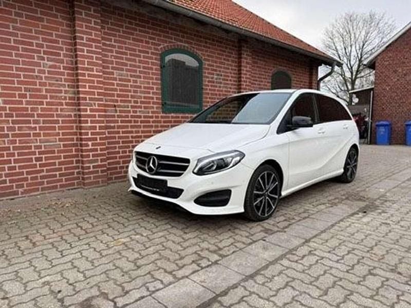 Calcitweiss/zirrusweiss Gebraucht 2018 Mercedes B200 Urban Van / Kleinbus | 16.450 € (Fairer Preis) - Bild 1/4