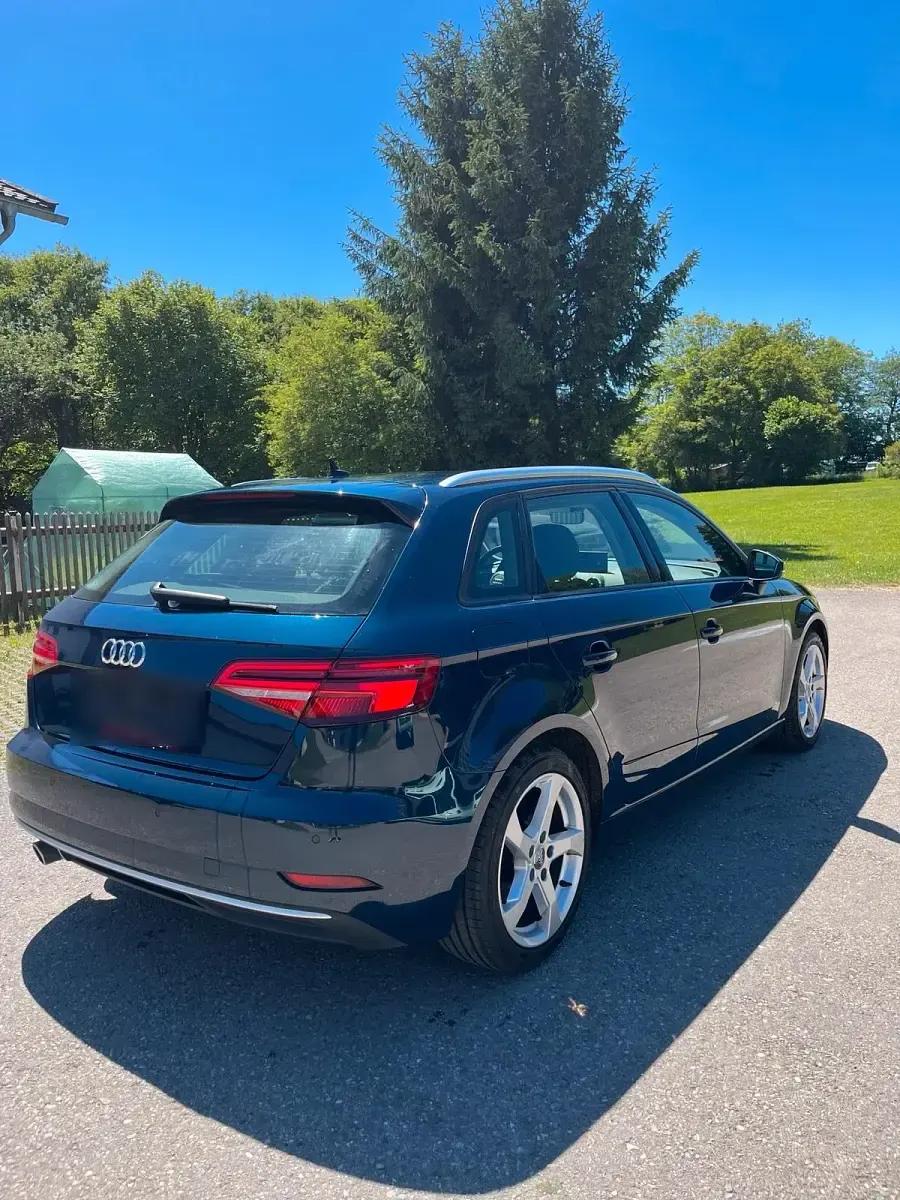 Gebraucht Audi A3 115 PS (84 kW) 2019 Blau Limousine