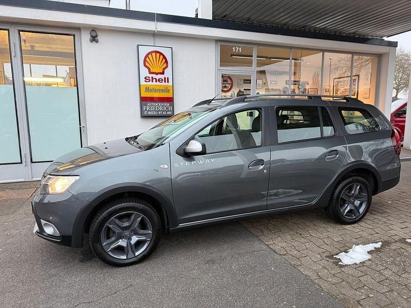 Gebraucht Dacia Logan MCV Celebration 90 PS (66 kW) 2018 Grau Limousine