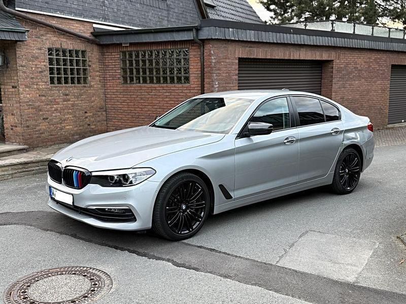 Silber Gebraucht 2018 BMW 530 Sport Line Limousine | 27.699 € (Superpreis) - Bild 1/4