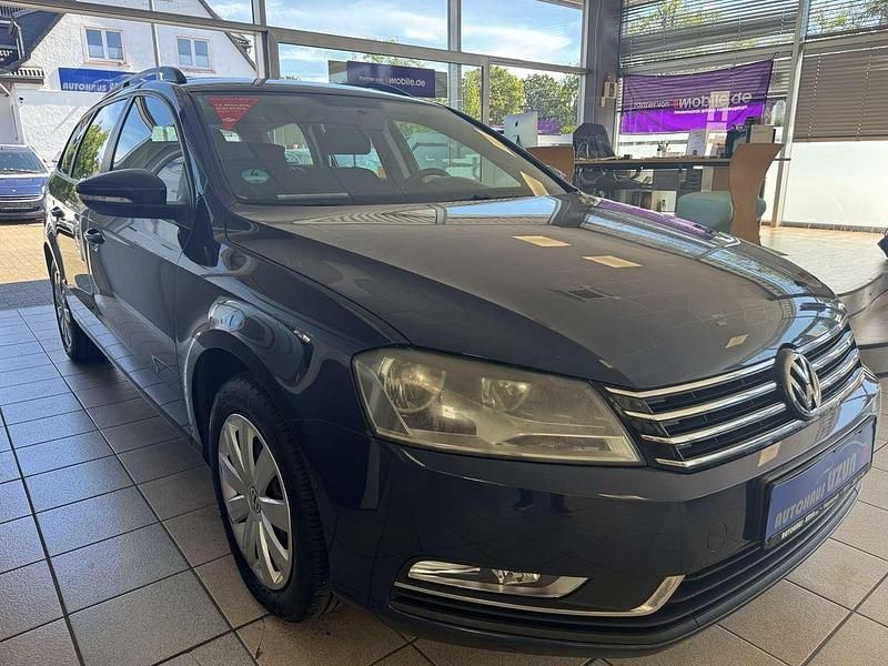 Gebraucht VW Passat Trendline 122 PS (89 kW) 2011 Blau Kombi