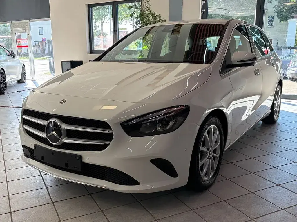 Gebraucht Mercedes B220 190 PS (139 kW) 2019 Polarweiss Kleinwagen