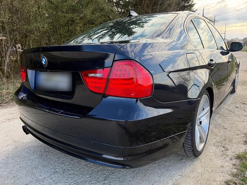 Gebraucht BMW 330 245 PS (180 kW) 2009 Schwarz Limousine