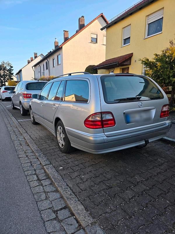 Second-hand Mercedes E200 Classic 163 CP (119 kW) 2002 Argintiu Break