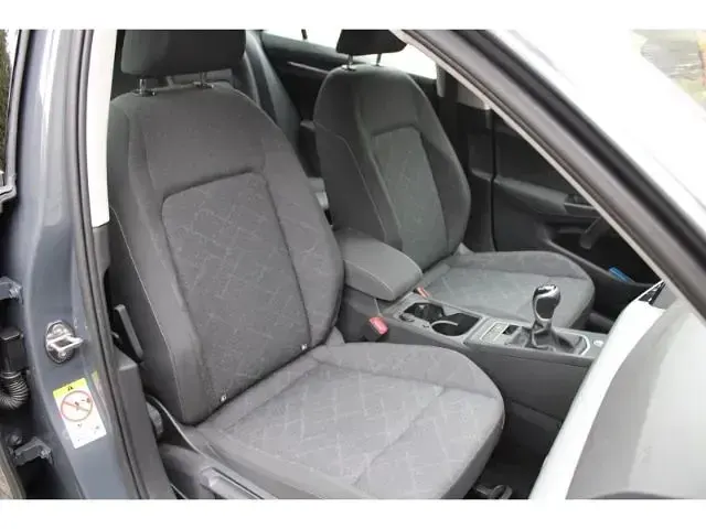 Gebraucht VW Golf VIII Life 131 PS (96 kW) 2020 Delfingrau metallic Limousine