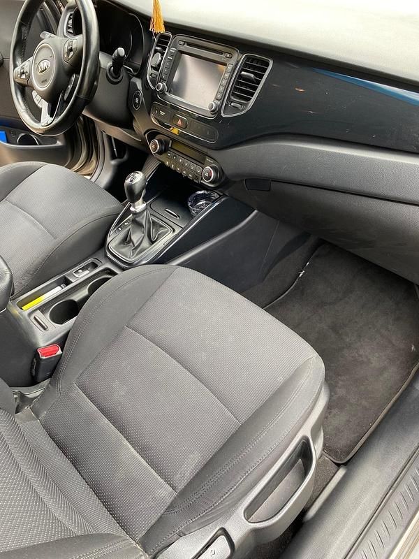 Gebraucht Kia Carens 136 PS (100 kW) 2013 Silber Van / Kleinbus