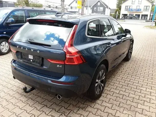 Gebraucht Volvo XC60 Momentum 197 PS (144 kW) 2021 Denimblau (metallic) SUV