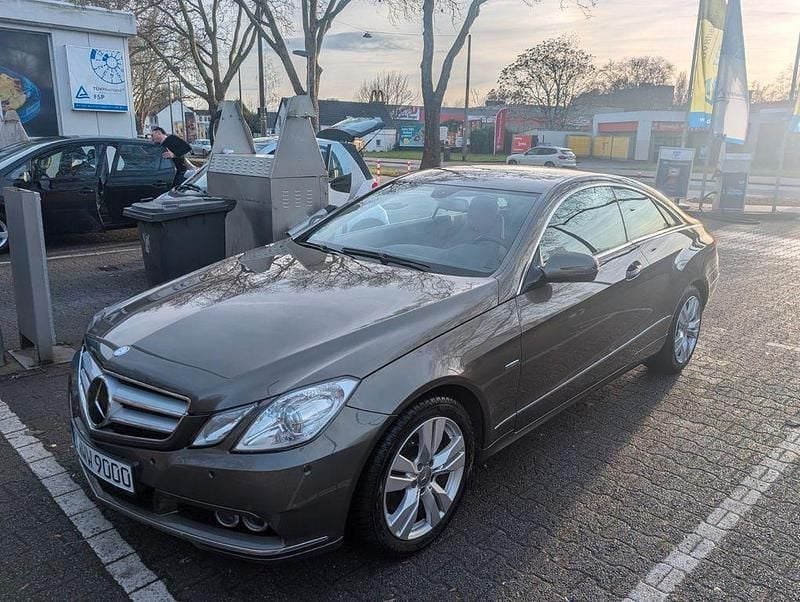Gebraucht Mercedes E350 231 PS (169 kW) 2010 Grau Coupé