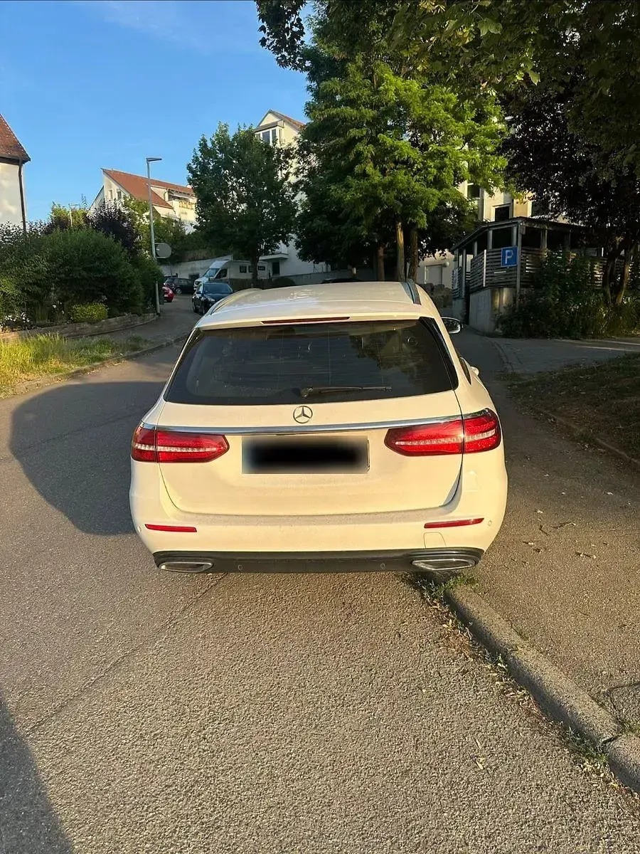Gebraucht Mercedes E220 194 PS (142 kW) 2019 Weiß Kombi