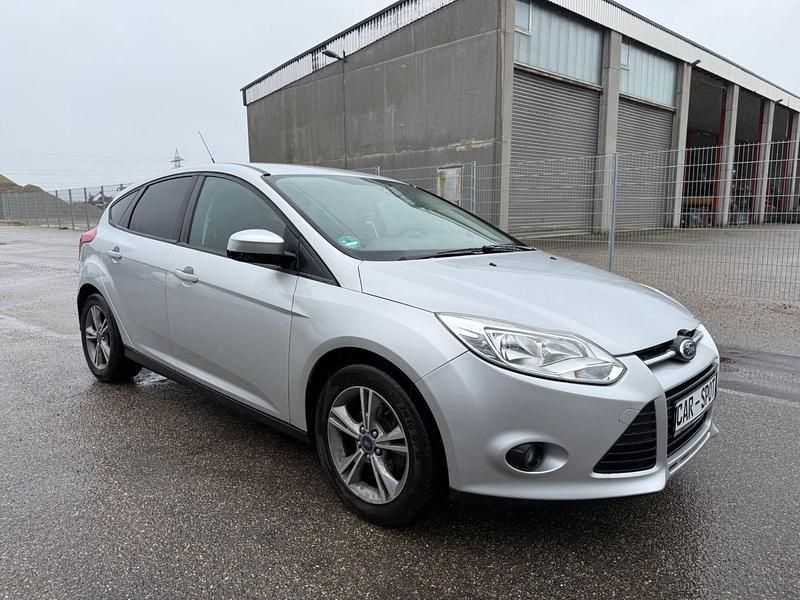 Gebraucht Ford Focus Trend 125 PS (91 kW) 2011 Silber Limousine