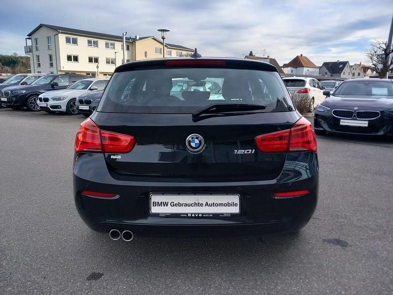 Gebraucht BMW 120 Advantage 184 PS (135 kW) 2019 Black sapphire metallic Kleinwagen
