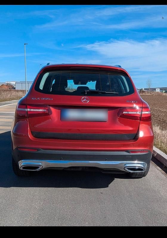 Gebraucht Mercedes GLC250 204 PS (150 kW) 2017 Rot SUV