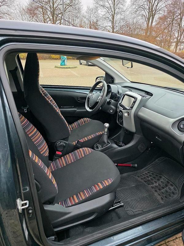 Schwarz Gebraucht 2015 Citroën C1 PureTech Kleinwagen | 4.900 € (Superpreis) - Bild 1/4