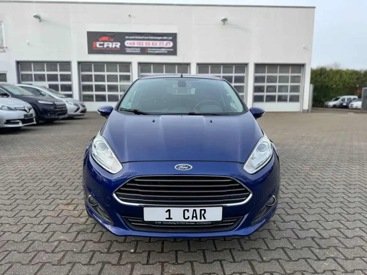 Gebraucht Ford Fiesta Titanium 101 PS (74 kW) 2015 Blau Kleinwagen