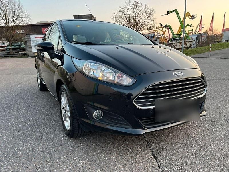 Gebraucht Ford Fiesta Trend 101 PS (74 kW) 2015 Schwarz Kleinwagen