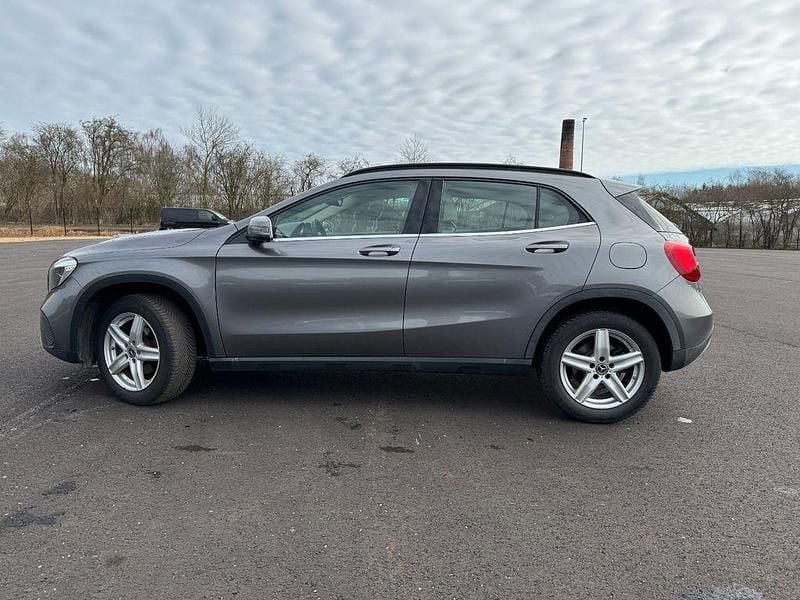 Gebraucht Mercedes GLA200 136 PS (100 kW) 2017 Grau SUV