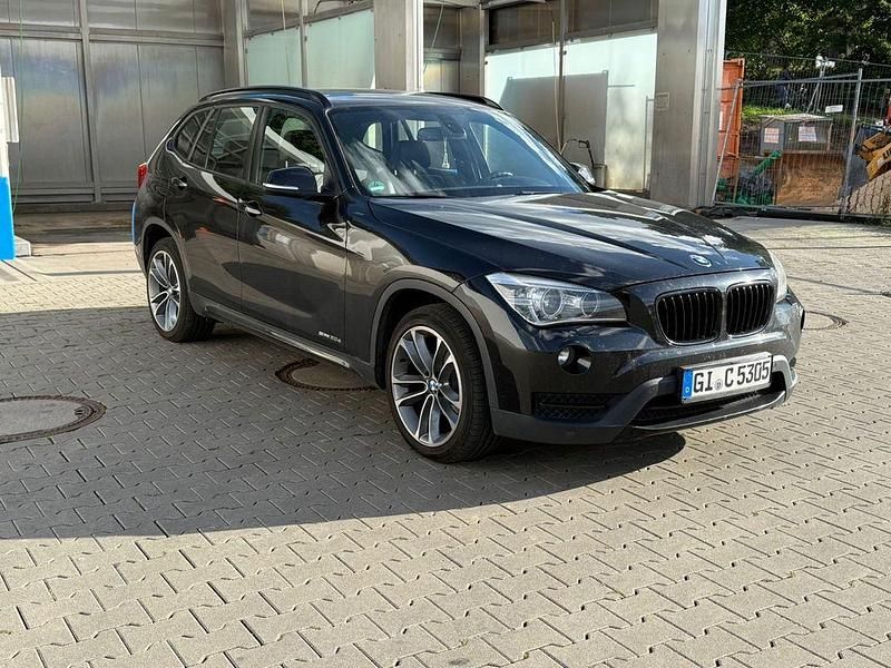 Schwarz Gebraucht 2012 BMW X1 Sport Line SUV | 8.999 € (Fairer Preis) - Bild 1/4
