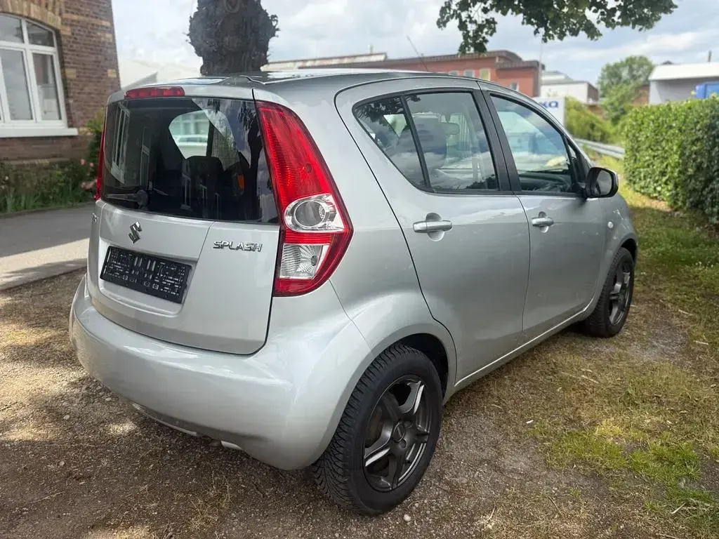 Gebraucht Suzuki Splash 65 PS (47 kW) 2010 Grau Kleinwagen