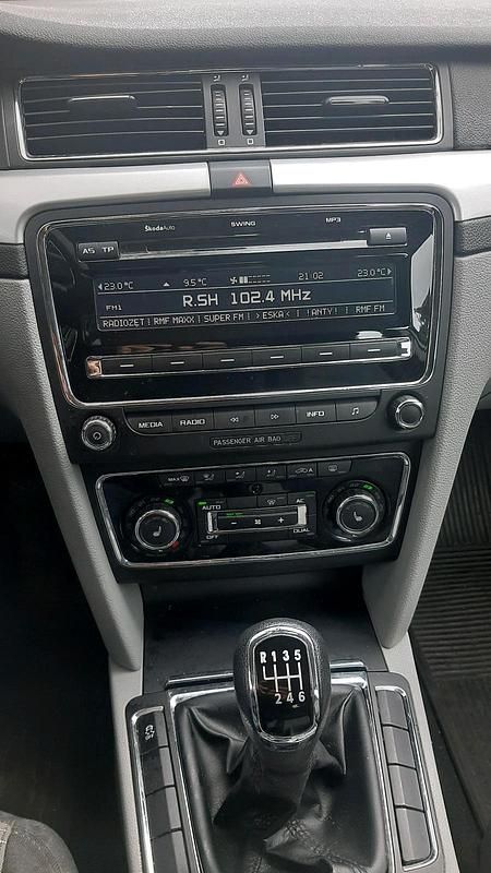 Gebraucht Skoda Superb 160 PS (117 kW) 2012 Silber Limousine