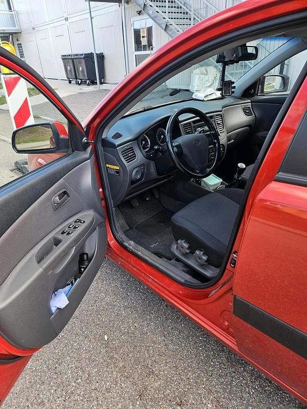 Gebraucht Kia Rio 97 PS (71 kW) 2006 Rot Kleinwagen