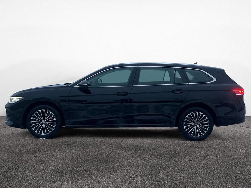 Gebraucht VW Passat Elegance 150 PS (110 kW) 2025 Mythosschwarz Kombi