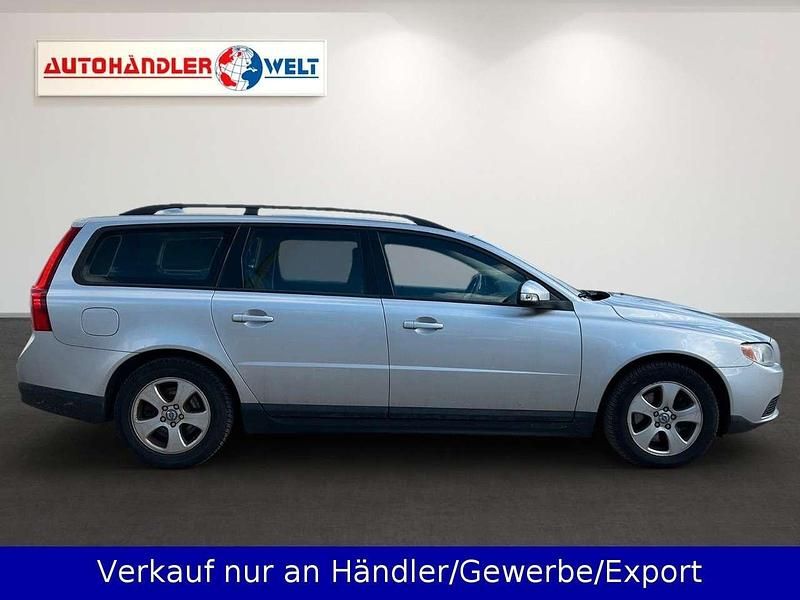 Gebraucht Volvo V70 136 PS (100 kW) 2009 Silber Kombi
