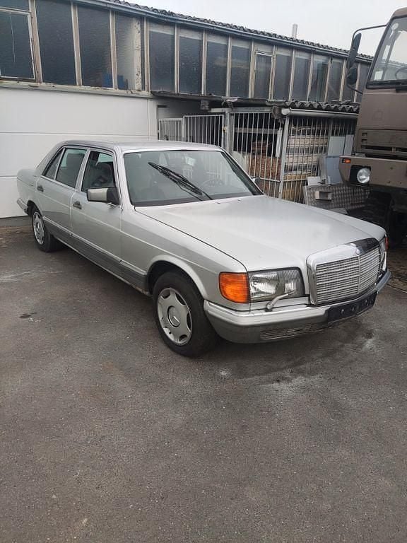 Gebraucht Mercedes E500 249 PS (183 kW) 1984 Silber Limousine