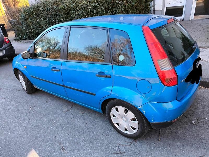 Gebraucht Ford Fiesta 69 PS (50 kW) 2004 Blau Kleinwagen