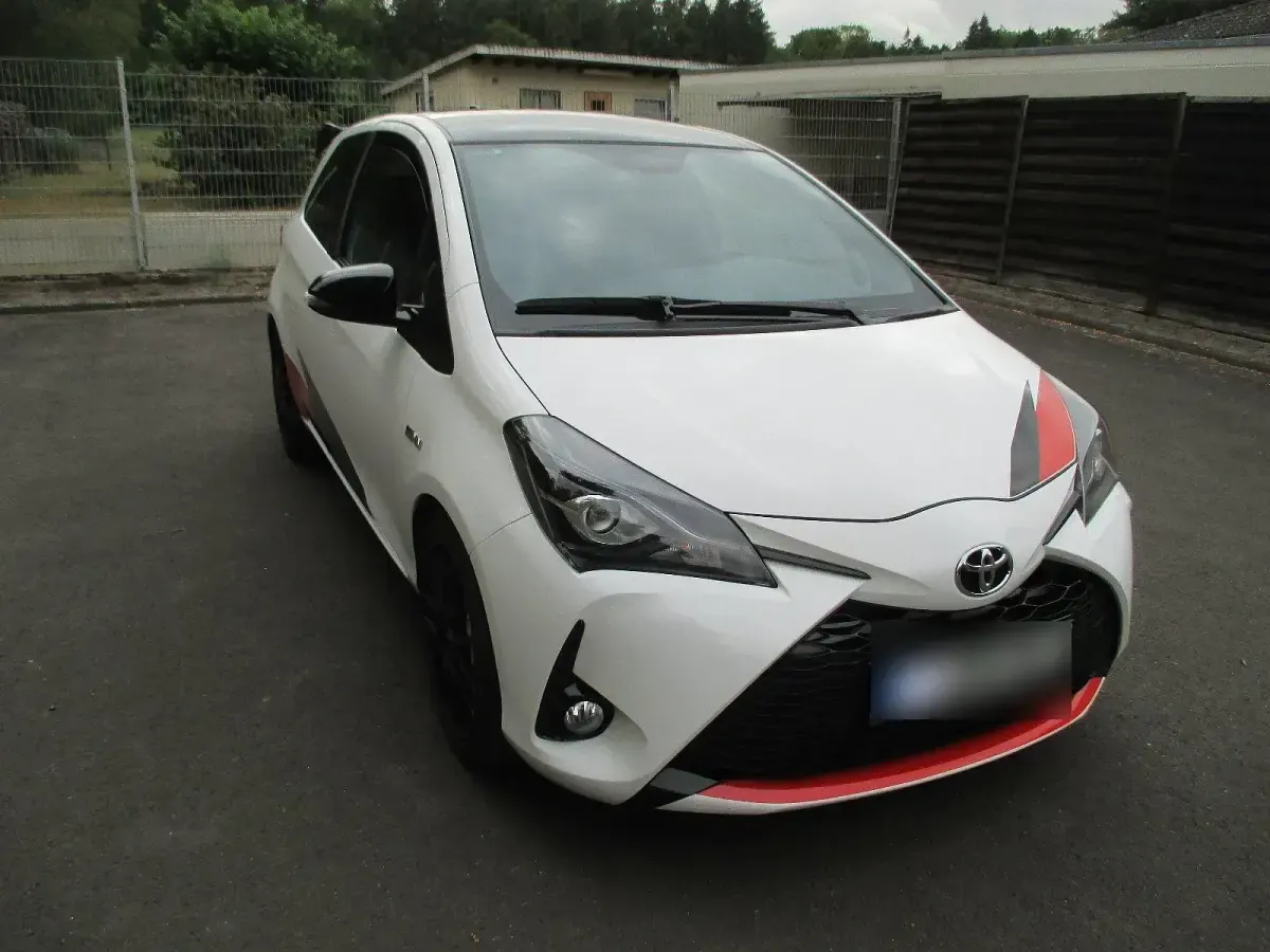 Gebraucht Toyota Yaris 212 PS (155 kW) 2017 Weiß Kleinwagen