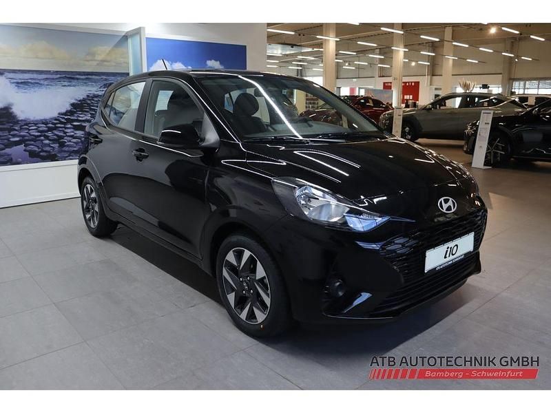 Gebraucht Hyundai i10 Trend 63 PS (46 kW) 2025 Met (schwarz Kleinwagen