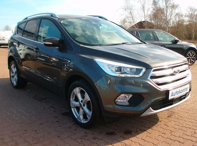 Gebraucht Ford Kuga Titanium 179 PS (131 kW) 2018 Grau SUV