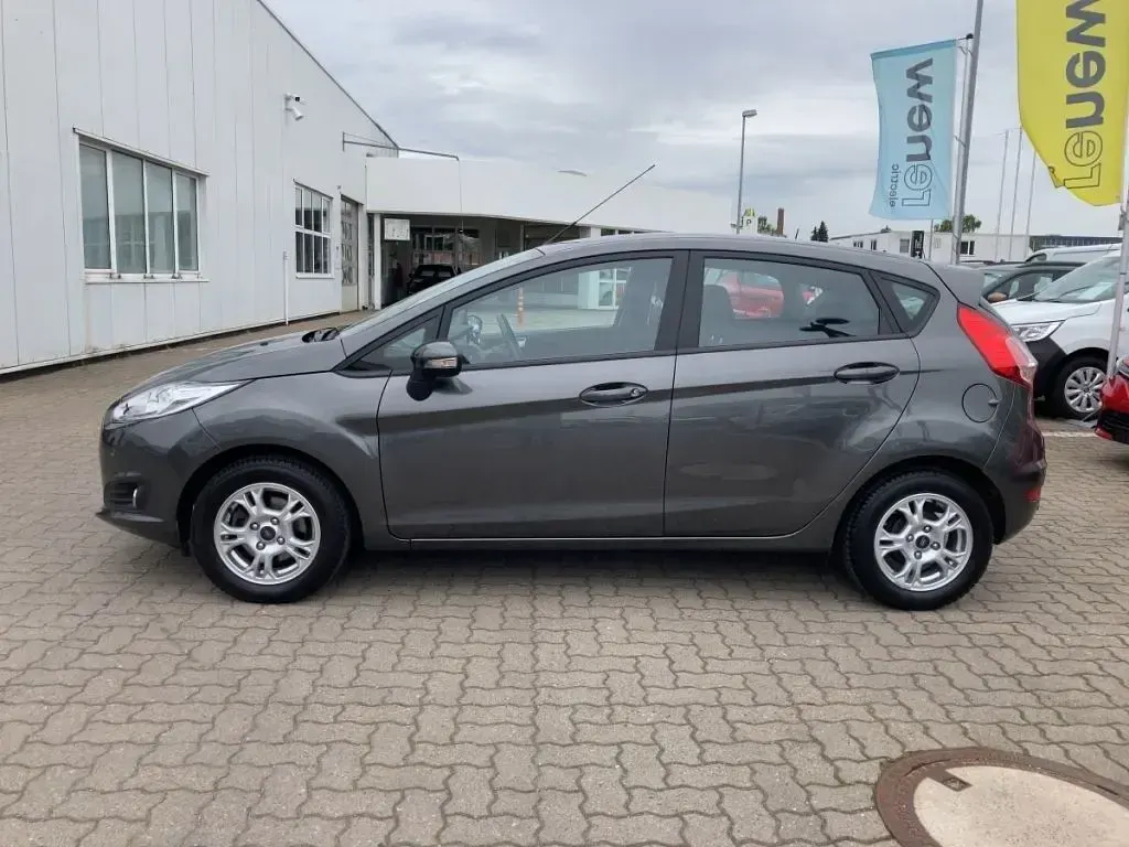 Gebraucht Ford Fiesta Trend 101 PS (74 kW) 2017 Magneticgrau Kleinwagen