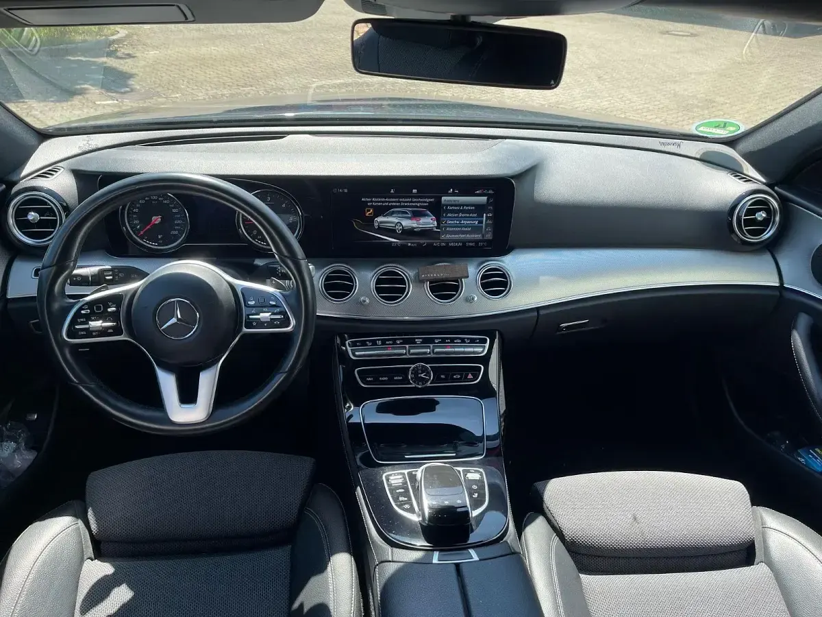 Gebraucht Mercedes E300 Avantgarde 245 PS (180 kW) 2018 Blau Kombi