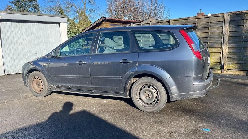 Gebraucht Ford Focus Ambiente 101 PS (74 kW) 2007 Grau Kombi