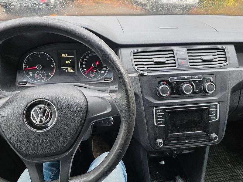 Weiß Gebraucht 2016 VW Caddy Maxi Van / Kleinbus | 9.900 € (Etwas zu teuer) - Bild 1/4