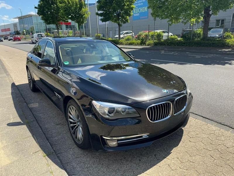Schwarz Gebraucht 2012 BMW 730 Limousine | 13.400 € (Guter Preis) - Bild 1/4