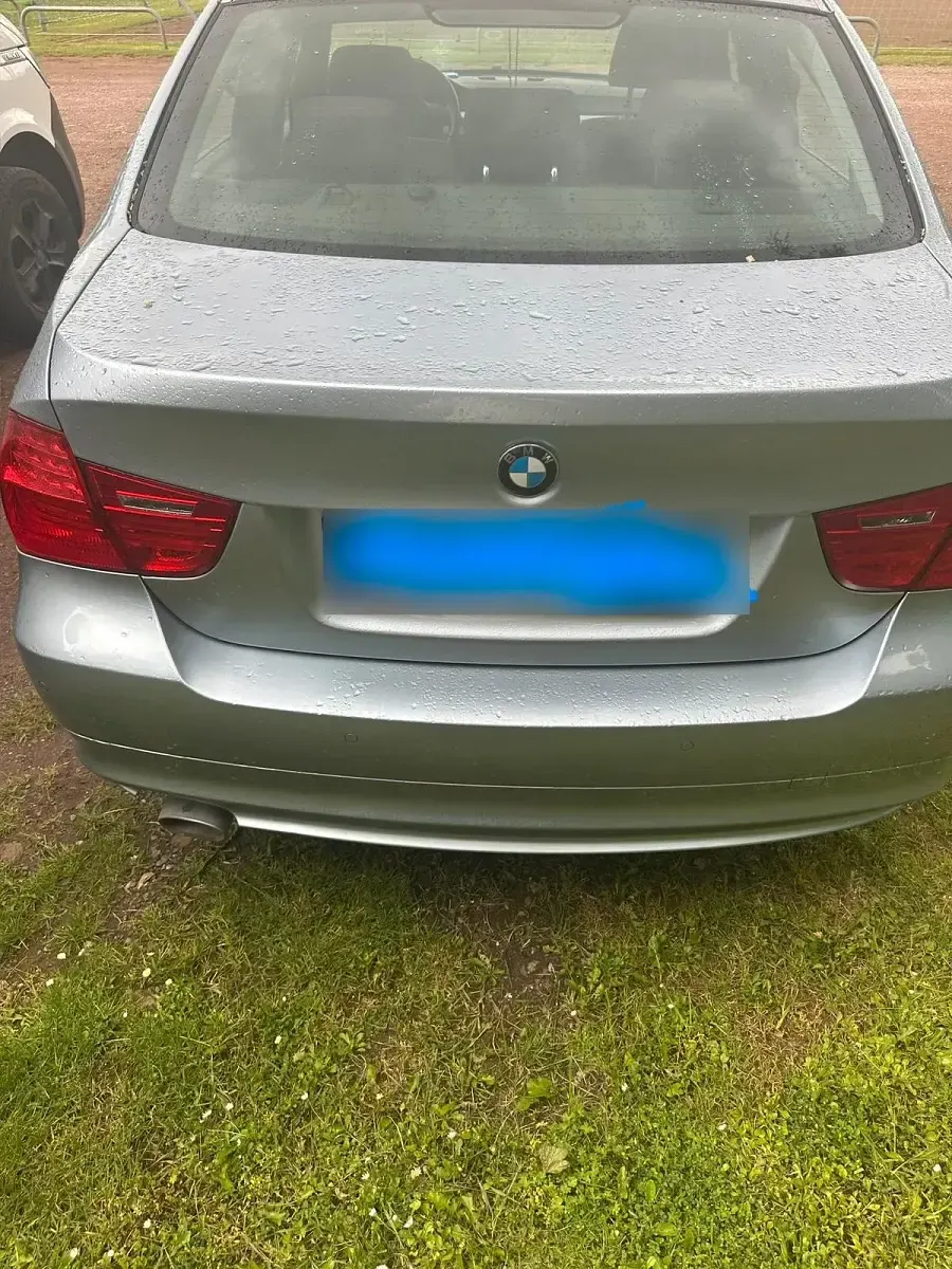 Gebraucht BMW 320 177 PS (130 kW) 2010 Grau Limousine