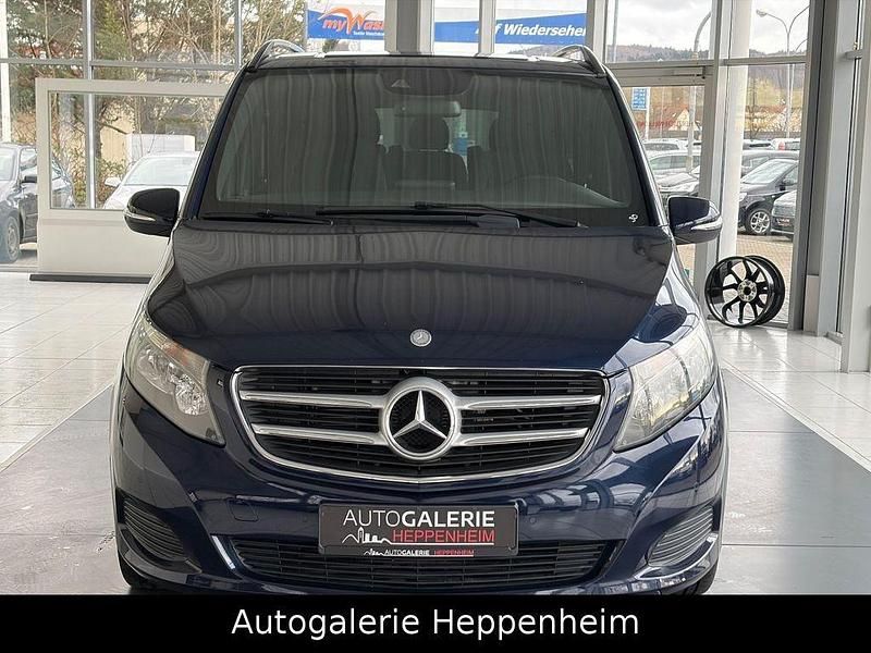 Gebraucht Mercedes V220 Edition 190 PS (139 kW) 2015 Blau Van / Kleinbus