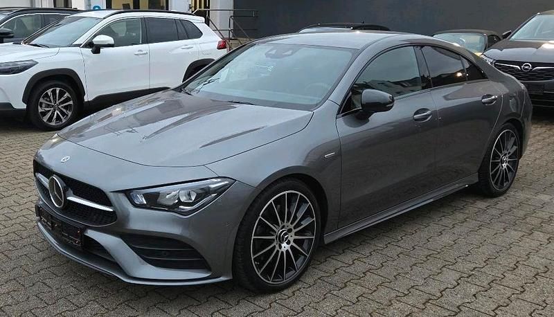 Grau Gebraucht 2021 Mercedes 250 AMG line Coupé | 32.000 € (Fairer Preis) - Bild 1/4