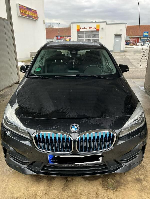 Schwarz Gebraucht 2019 BMW 225 Active Tourer iPerformance Van / Kleinbus | 13.200 € (Guter Preis) - Bild 1/4