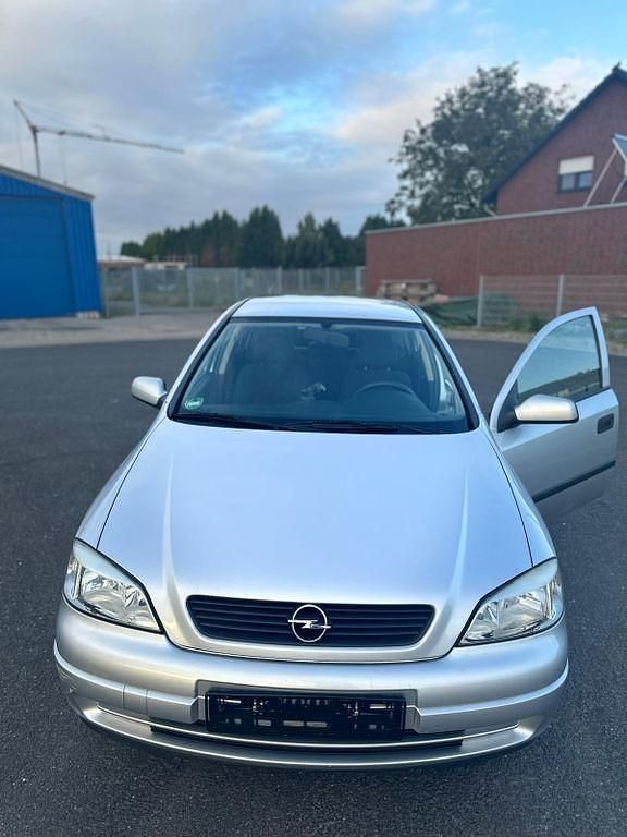 Silber Gebraucht 2001 Opel Astra Limousine | 1.000 € (Guter Preis) - Bild 1/4
