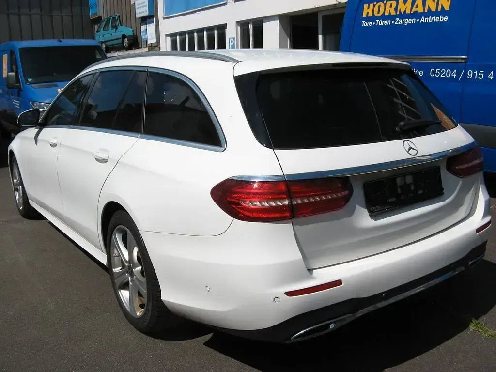 Gebraucht Mercedes E350 AMG line 286 PS (210 kW) 2020 Weiß Limousine