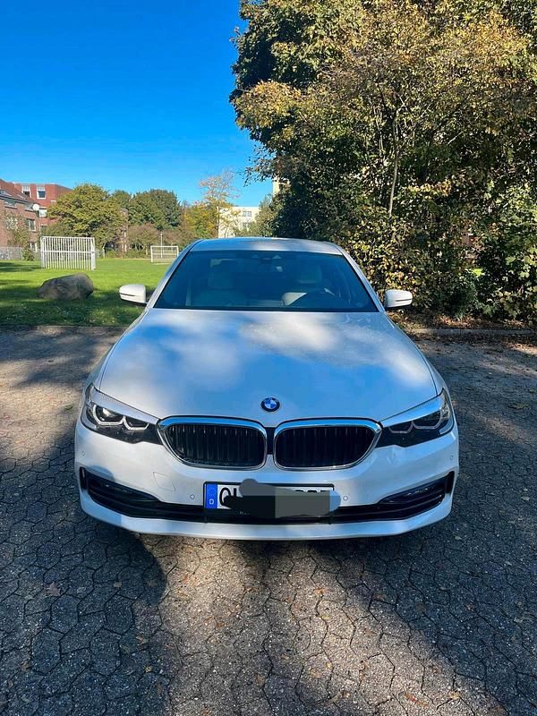Weiß Gebraucht 2018 BMW 520 Sport Line Limousine | 23.000 € (Superpreis) - Bild 1/4