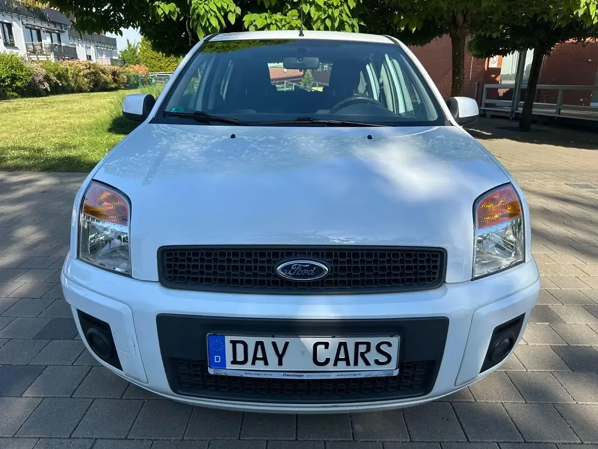 Gebraucht Ford Fusion Style 80 PS (58 kW) 2011 Weiß Kleinwagen