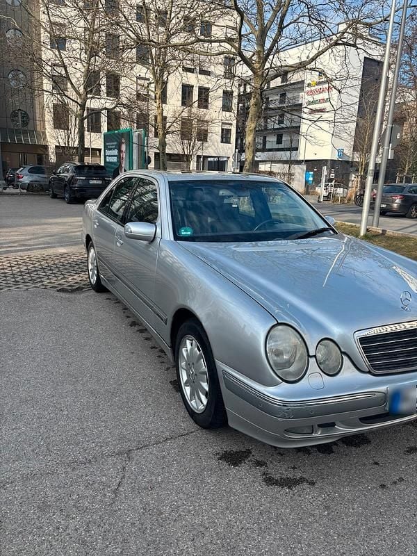 Gebraucht Mercedes E320 224 PS (164 kW) 2000 Grau Limousine