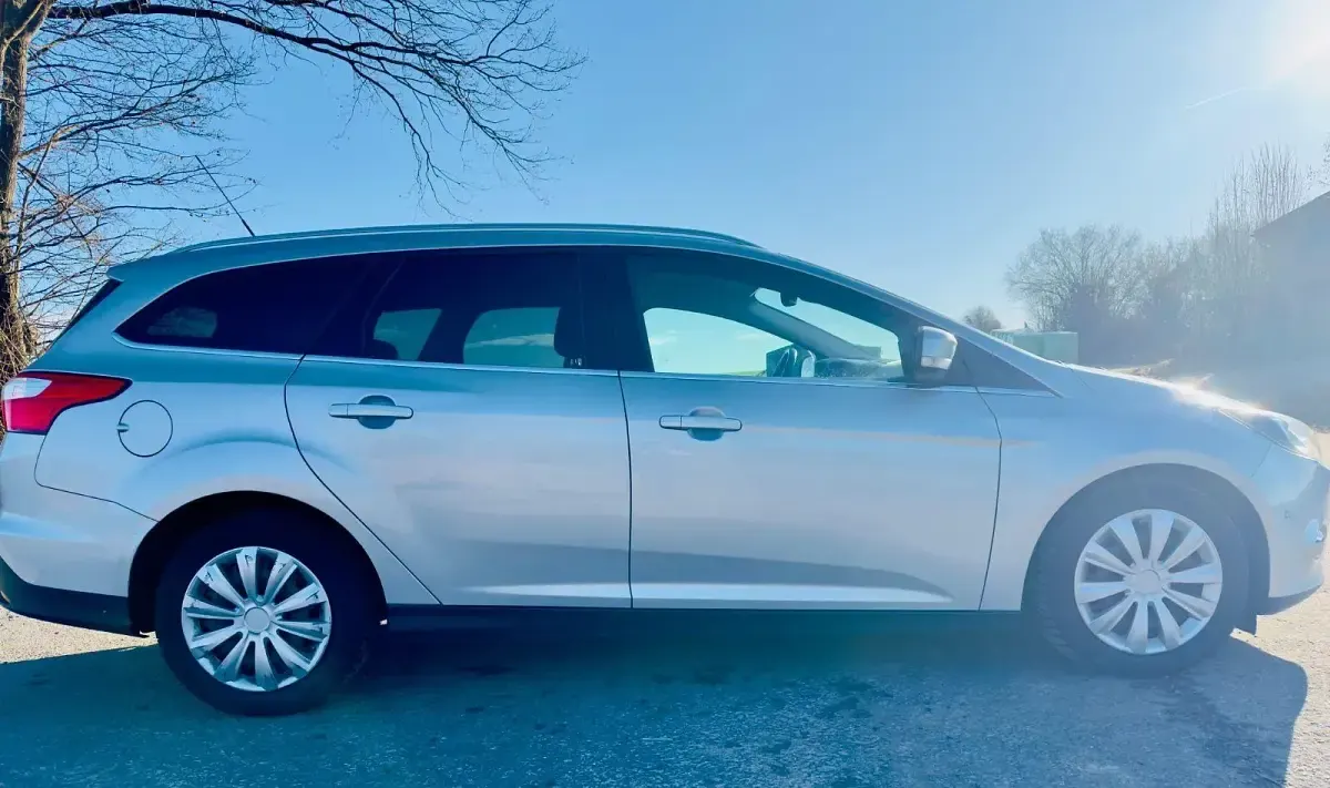 Używany Ford Focus Titanium 140 KM (102 kW) 2014 Srebrny Kombi