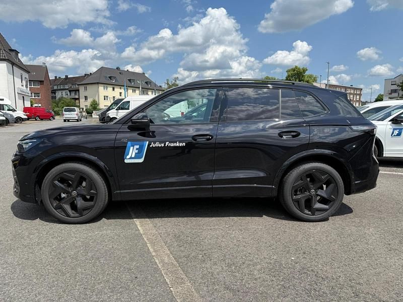 Gebraucht VW Tiguan Style 150 PS (110 kW) 2025 Deep black perleffekt (metallic) SUV