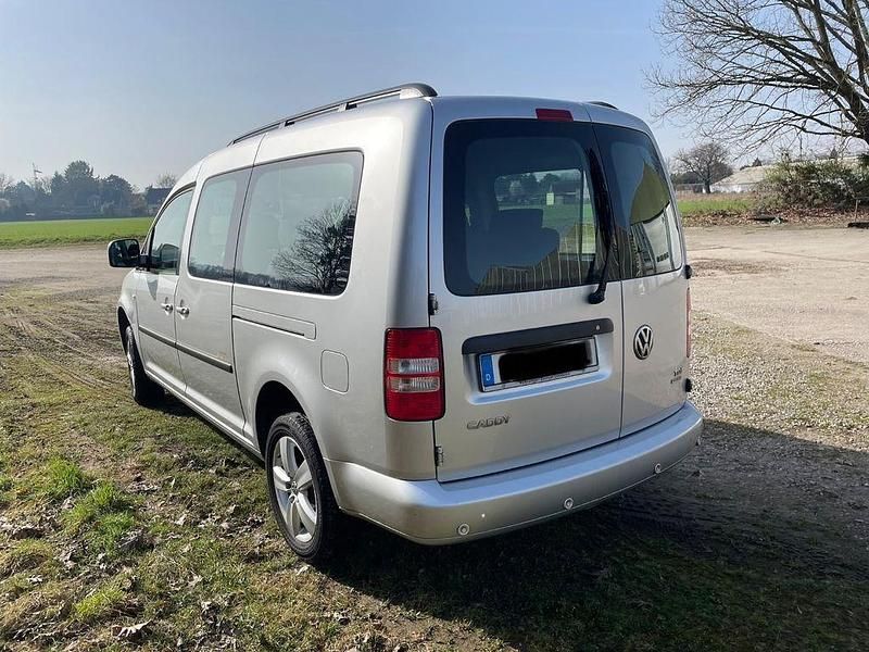 Gebraucht VW Caddy Maxi Edition 102 PS (75 kW) 2011 Silber Van / Kleinbus
