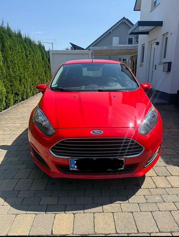 Rot Gebraucht 2014 Ford Fiesta Trend Kleinwagen | 6.279 € (Fairer Preis) - Bild 1/4